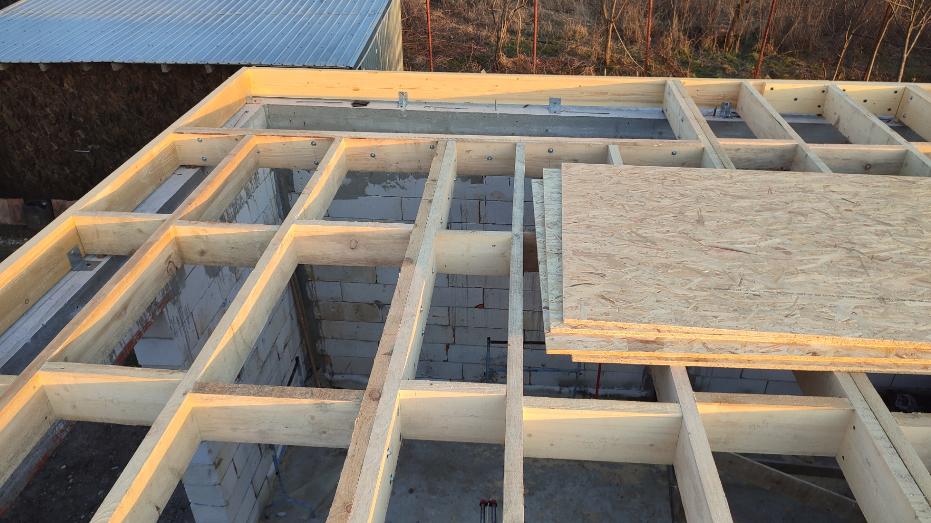 Palanseu masarda (placa etaj)