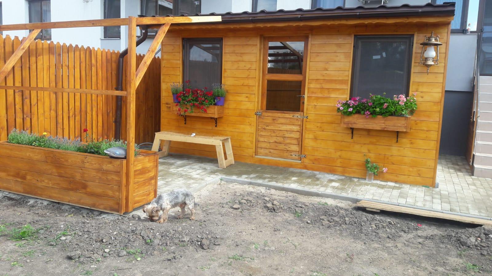 Executăm foișoare, pergole, jardiniere și magazii de vară